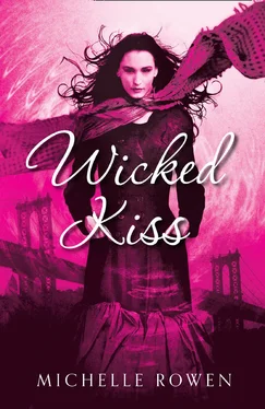 Michelle Rowen Wicked Kiss обложка книги