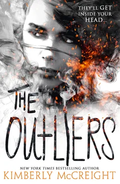 Kimberly McCreight The Outliers обложка книги