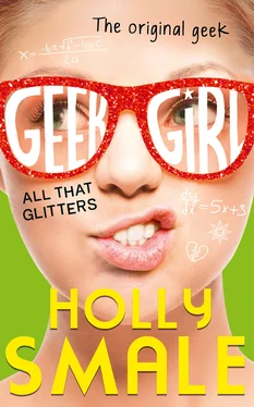 Holly Smale All That Glitters обложка книги