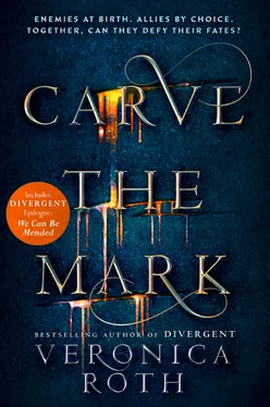 Veronica Roth Carve the Mark обложка книги