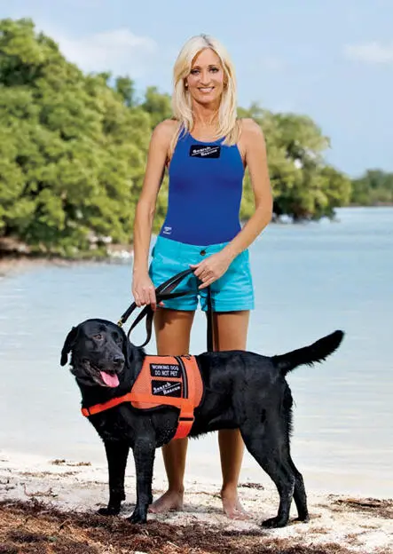 One of Clouds trainers Beth Smart helps sick dolphins recover so they can - фото 4