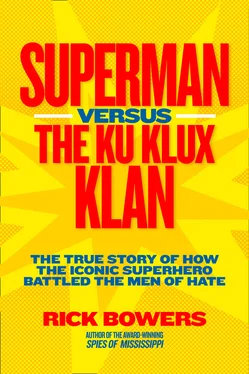 Richard Bowers Superman versus the Ku Klux Klan: The True Story of How the Iconic Superhero Battled the Men of Hate обложка книги