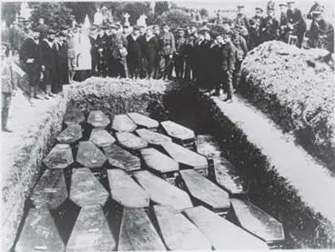 Remembering the dead Nearly 150 bodies recovered from the Lusitania could not - фото 15