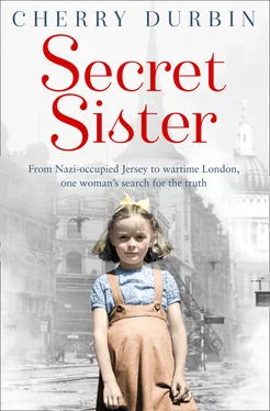 Cherry Durbin Secret Sister: From Nazi-occupied Jersey to wartime London, one woman’s search for the truth обложка книги