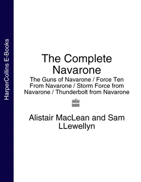 Alistair MacLean The Complete Navarone 4-Book Collection: The Guns of Navarone, Force Ten From Navarone, Storm Force from Navarone, Thunderbolt from Navarone обложка книги