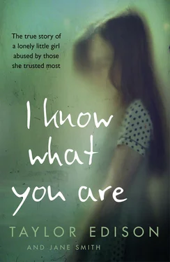 Jane Smith I Know What You Are: The true story of a lonely little girl abused by those she trusted most обложка книги