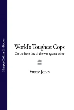 Vinnie Jones World's Toughest Cops: On the Front Line of the War against Crime обложка книги