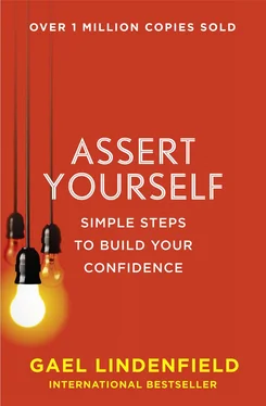 Gael Lindenfield Assert Yourself: Simple Steps to Build Your Confidence обложка книги