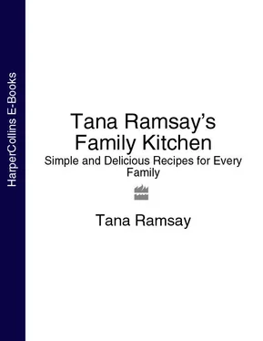 Tana Ramsay Tana Ramsay’s Family Kitchen: Simple and Delicious Recipes for Every Family обложка книги