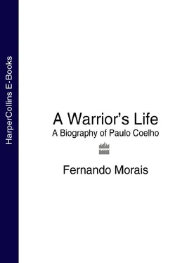 Fernando Morais A Warrior’s Life: A Biography of Paulo Coelho обложка книги