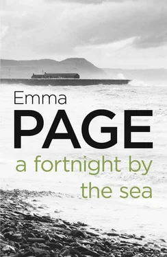 Emma Page A Fortnight by the Sea обложка книги