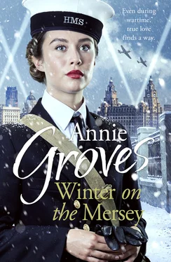 Annie Groves Winter on the Mersey: A Heartwarming Christmas Saga обложка книги