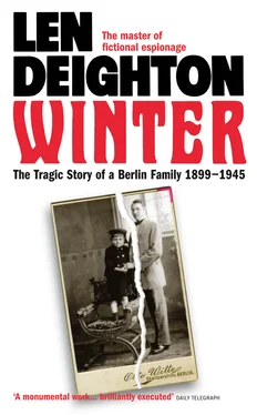 Len Deighton Winter: A Berlin Family, 1899–1945 обложка книги