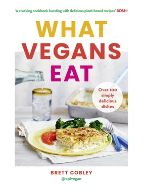 Brett Cobley What Vegans Eat: Over 100 Simply Delicious Dishes обложка книги