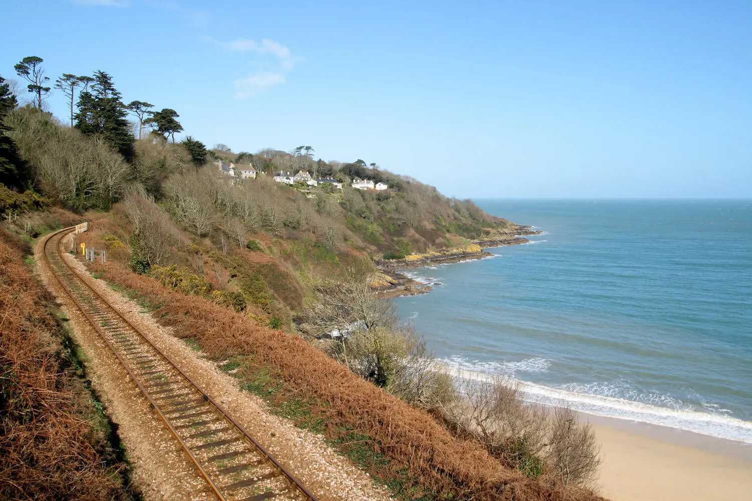 Passengers travelling by train on the St Ives branch line are treated to fine - фото 10