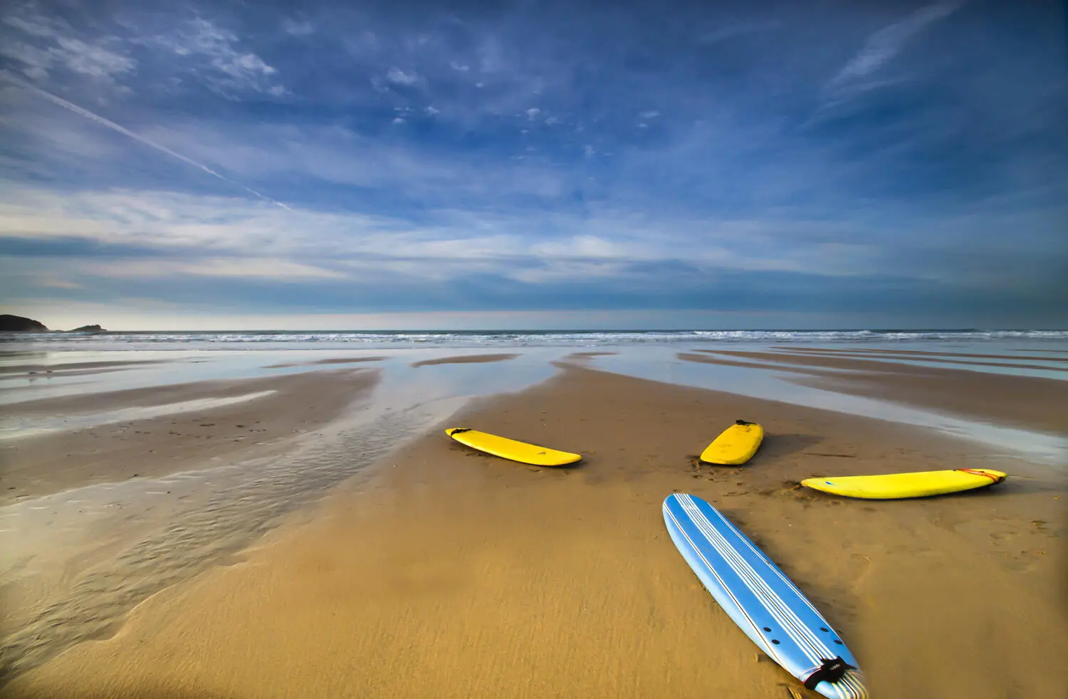 Fistral Beach in Newquay is one of the premier surfing locations in Britain - фото 16