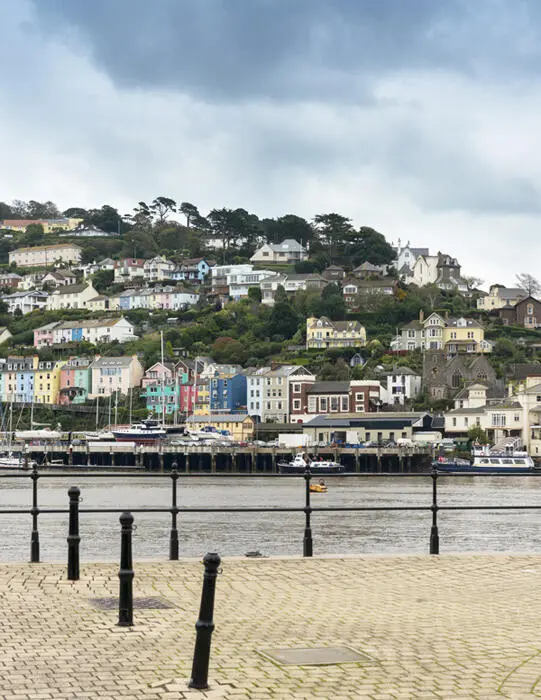 Historic Kingswear is reached via a ferry from Dartmouth Конец - фото 29
