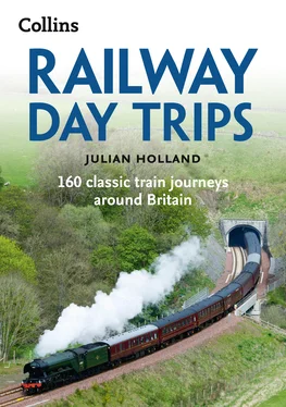 Julian Holland Railway Day Trips: 160 classic train journeys around Britain обложка книги