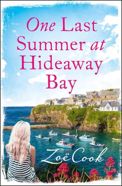 Zoe Cook One Last Summer at Hideaway Bay: A gripping romantic read with an ending you won’t see coming! обложка книги