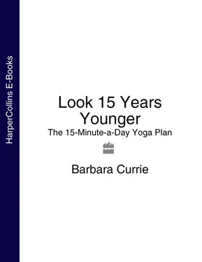 Barbara Currie Look 15 Years Younger: The 15-Minute-a-Day Yoga Plan обложка книги