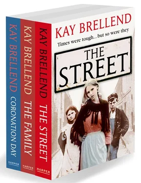 Kay Brellend Kay Brellend 3-Book Collection: The Street, The Family, Coronation Day обложка книги