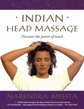 Narendra Mehta Indian Head Massage: Discover the power of touch обложка книги