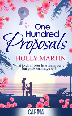 Holly Martin One Hundred Proposals: A feel-good, romantic comedy to make you smile обложка книги