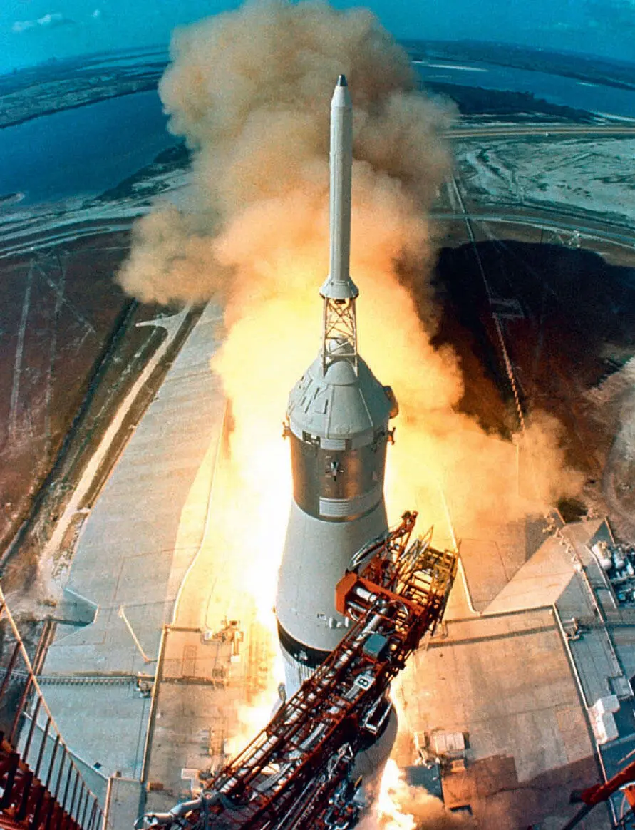 A Saturn V rocket blasts the Apollo 11 mission towards the Moon on July 16 - фото 4