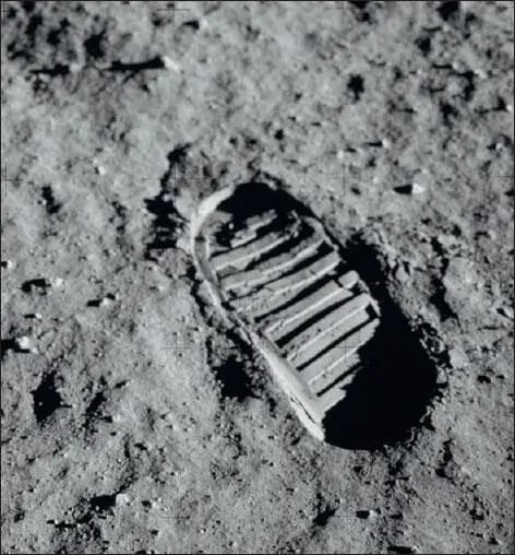 An astronauts boot print in moondust The astronauts put the TV camera on a - фото 8