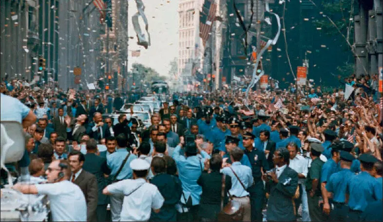 New York City welcomes the Apollo 11 crew home with a ticker tape parade down - фото 10