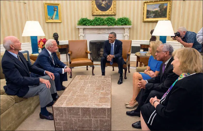 President Barack Obama welcomes Apollo 11 astronauts Michael Collins and Buzz - фото 12