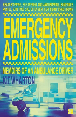 Kit Wharton Emergency Admissions: Memoirs of an Ambulance Driver обложка книги