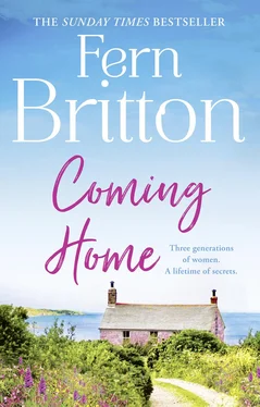 Fern Britton Coming Home: An uplifting feel good novel with family secrets at its heart обложка книги