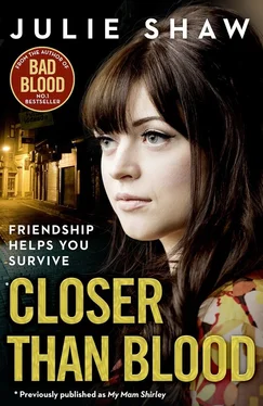 Julie Shaw Closer than Blood: Friendship Helps You Survive обложка книги