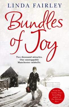 Linda Fairley Bundles of Joy: Two Thousand Miracles. One Unstoppable Manchester Midwife обложка книги