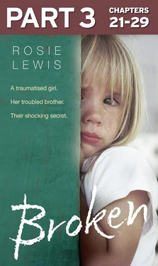 Rosie Lewis Broken: Part 3 of 3: A traumatised girl. Her troubled brother. Their shocking secret. обложка книги