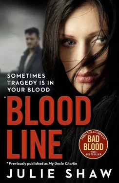 Julie Shaw Blood Line: Sometimes Tragedy Is in Your Blood обложка книги