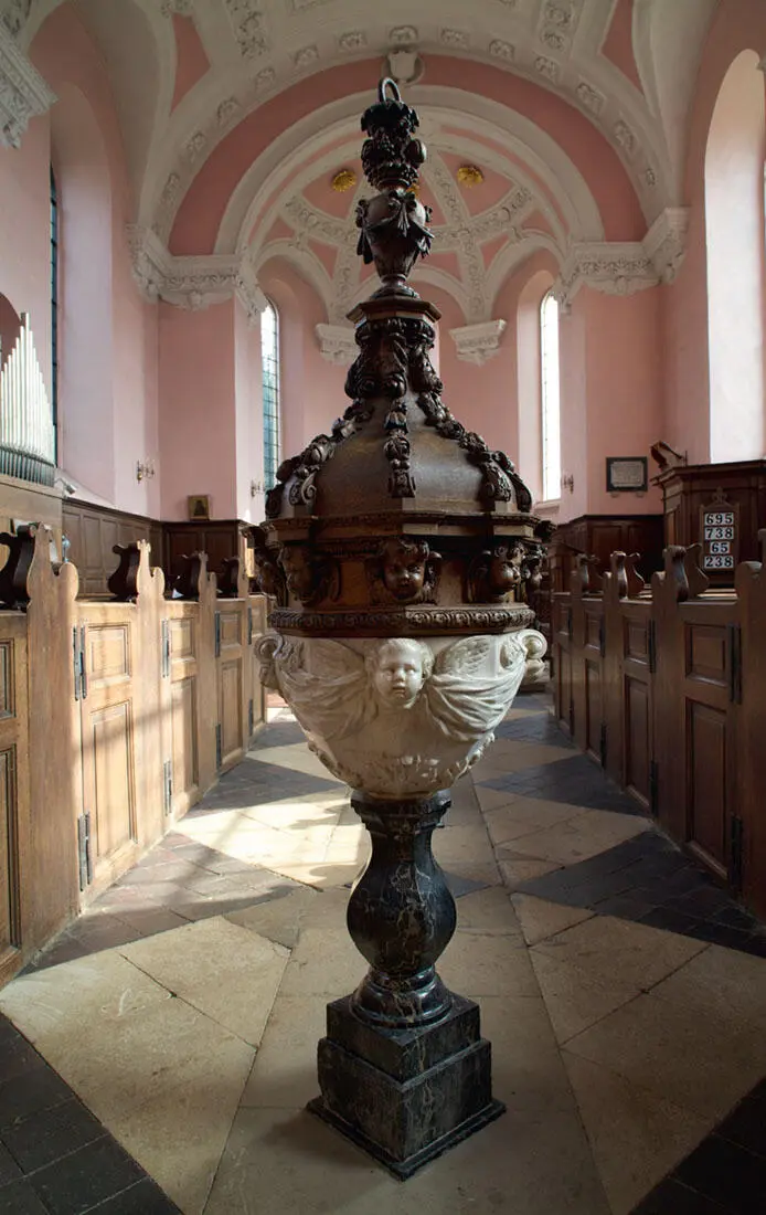 WILLEN ST MARY a Classical church of the 1670s by Robert Hooke it points - фото 9