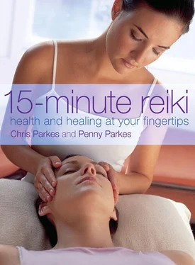 Chris Parkes 15-Minute Reiki: Health and Healing at your Fingertips обложка книги