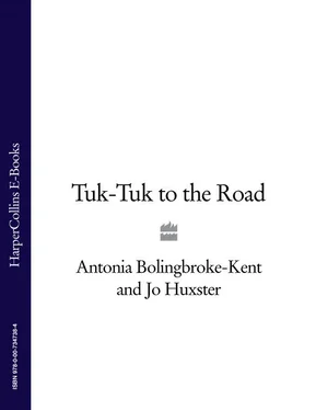 Antonia Bolingbroke-Kent Tuk-Tuk to the Road обложка книги