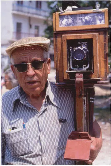 Now everybody takes a camera on holiday but as recently as 25 years ago this - фото 5