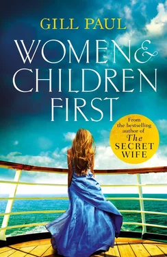 Gill Paul Women and Children First: Bravery, love and fate: the untold story of the doomed Titanic обложка книги