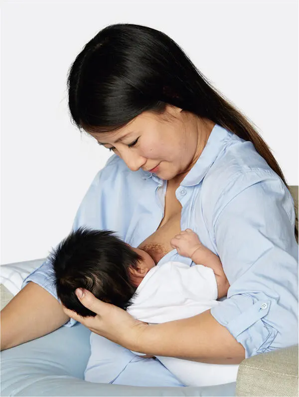 This position is particularly good for feeding twins and for breastfeeding - фото 11