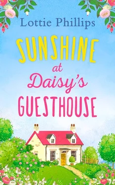 Lottie Phillips Sunshine at Daisy’s Guesthouse: A heartwarming summer romance to escape with in 2018! обложка книги