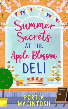 Portia MacIntosh Summer Secrets at the Apple Blossom Deli: A laugh out loud feel-good romance perfect for summer обложка книги
