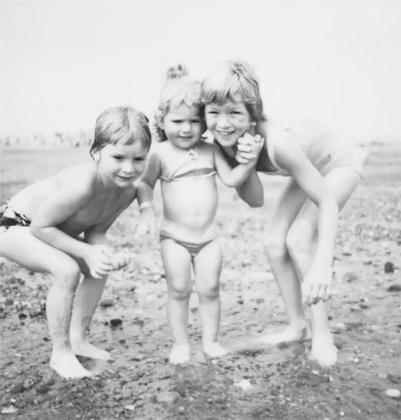 Me Kelly and Rennie at the beach on one of our holidays The alarm would wake - фото 4