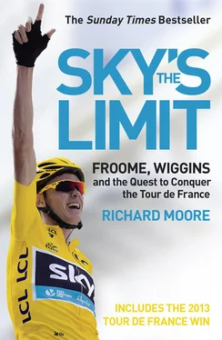 Richard Moore Sky’s the Limit: Wiggins and Cavendish: The Quest to Conquer the Tour de France обложка книги
