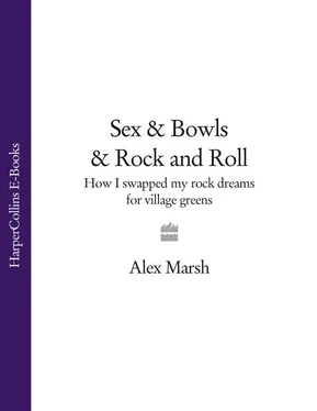 Alex Marsh Sex & Bowls & Rock and Roll: How I Swapped My Rock Dreams for Village Greens обложка книги