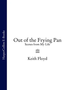 Keith Floyd Out of the Frying Pan: Scenes from My Life обложка книги