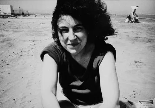 Marie on the beach Cyprus 1987 Marie with her mother Rosemarie Colvin at - фото 3